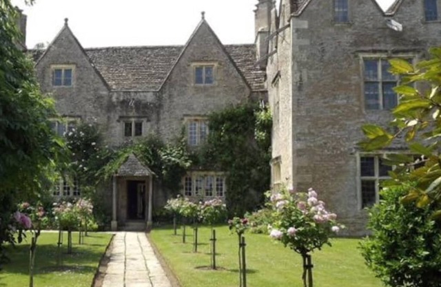 Romantic Cotswold Retreat with parking