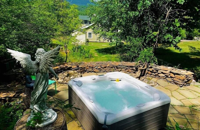 Romantic Cottage -Amazing Views -Spa -Woodstock NY