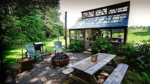 Romantic Cottage for Couples Getaway near Portland | Oregon Rentals