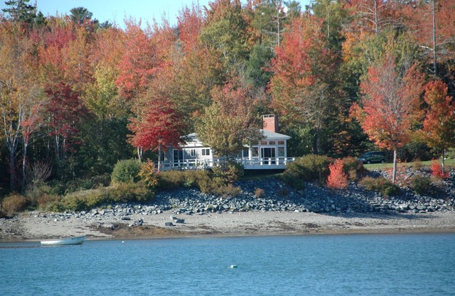 Romantic cottage overlooking Frenchman's Bay -