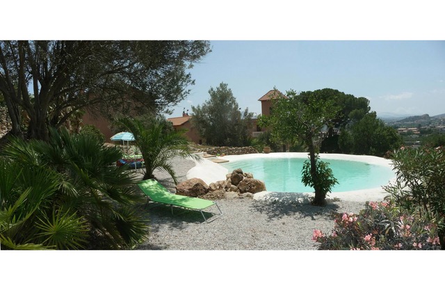 Romantic family-friendly suite with pool close to archaeological - natural parks