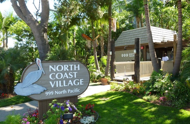 Romantic Getaway for 2 in Cottage in complex right on the beach