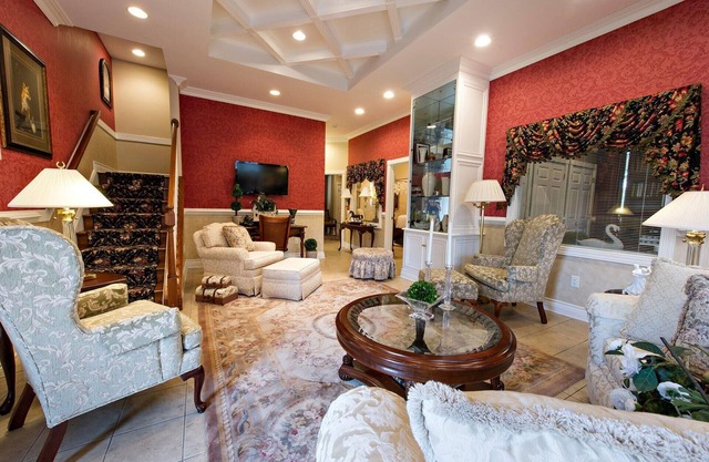 ROMANTIC GETAWAY! Heated Spa - Open Year Round!