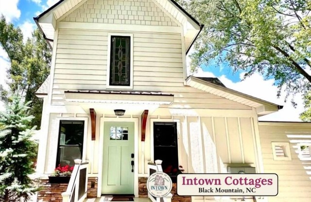 Romantic Hideaway w/Private HT, King Ste~DT Charm