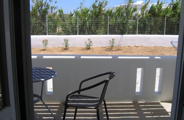 Romantic modern studio D on the ground floor - 2 min. from Plaka beach, Naxos