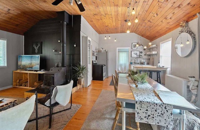 Romantic Pet-Friendly Bungalow