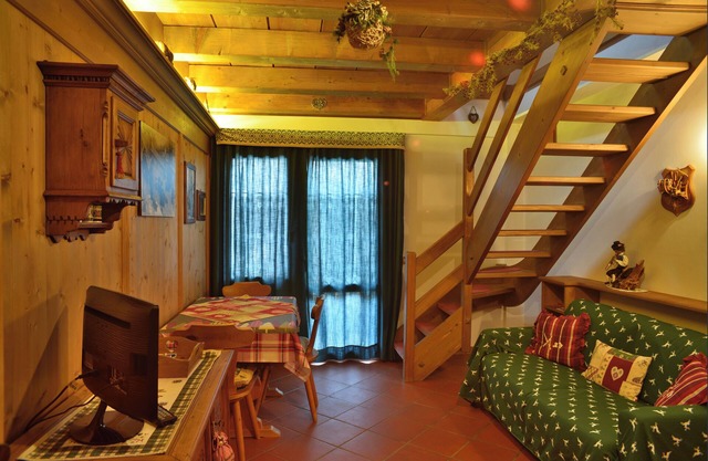 Romantic Suite Faloria - sunny, Wi-Fi, balcony, parking space, bus 130mt away