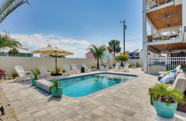 Rooftop Deck & Hot Tub: Mexico Beach Home!
