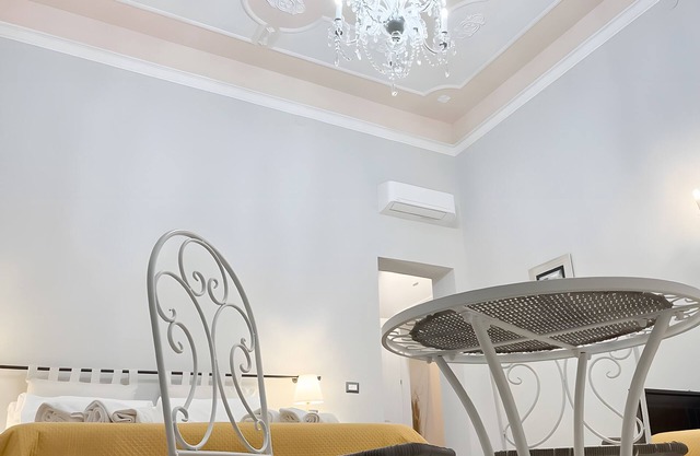 Room '1924' with Balcony, Wi-Fi and Air Conditioning
