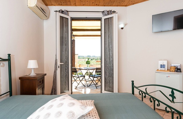 Room 'Angeli Nel Salento - Room 6' with Private Terrace, Wi-Fi and Air Conditioning