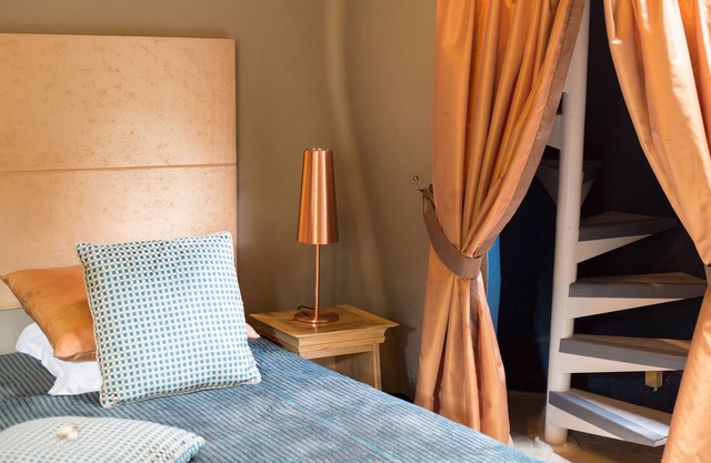 Room 'Chambre 10' with Shared Pool, Wi-Fi and Air Conditioning