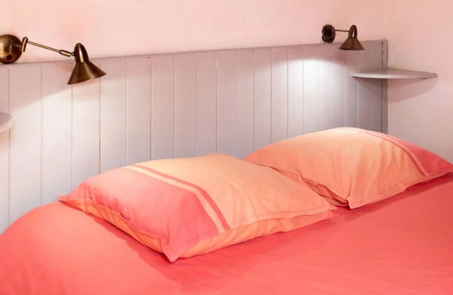 Room 'Cytise' with Private Terrace, Shared Garden and Wi-Fi