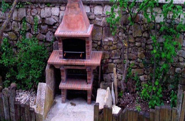 Room 'Habitacion Roja' with Shared Terrace, Shared Garden and Wi-Fi
