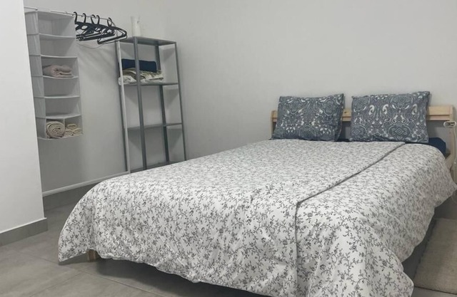 "room in Guest Room - Hostel Próximo A Praia P/Surf Na Caparica"