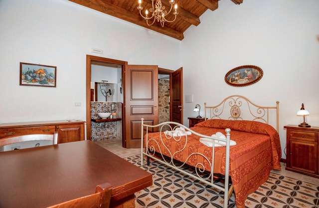 Room 'Luna' with Mountain View, Wi-Fi and Air Conditioning