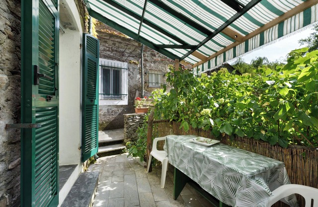 Room 'Ortensia' with Mountain View, Shared Pool and Wi-Fi