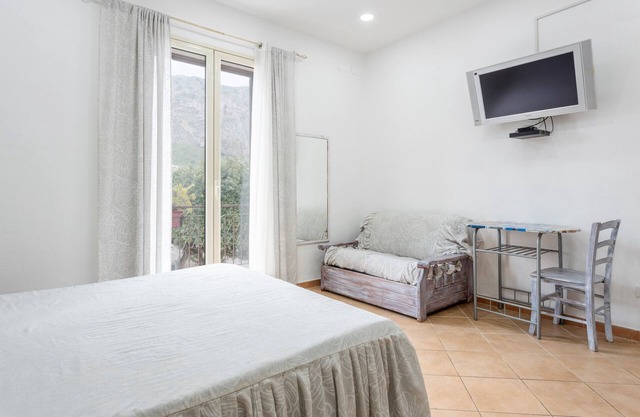 Room 'Umberto I' with Balcony, Wi-Fi and Air Conditioning