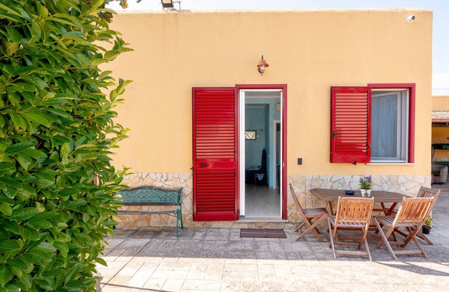 Room 'Villa Nike - 2' with Shared Pool, Wi-Fi and Air Conditioning