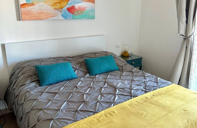 Room with private bathroom located inside a large apartment fo 2 or 3 people