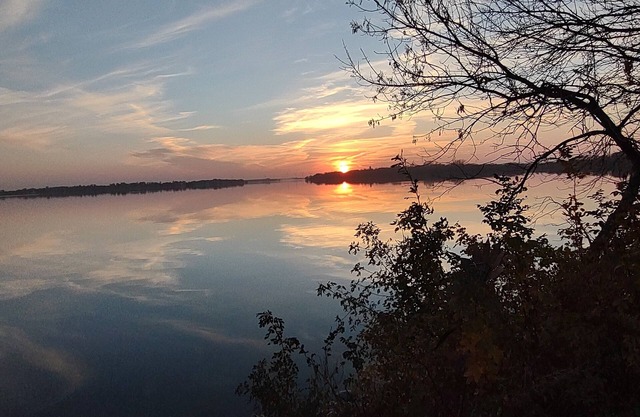 Roomy 4-bedroom home across the lake in Lake Park, IA. Sleeps 7