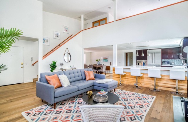 Roomy Marina Del Rey 3BR, nr Beach, Shops & Canals, by Blueground