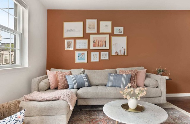 Rosé Bungalow - 1.5 Miles to Broadway