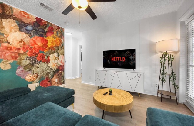 Rose Suite - Sleeps 6!| Convenient for ACL and F1