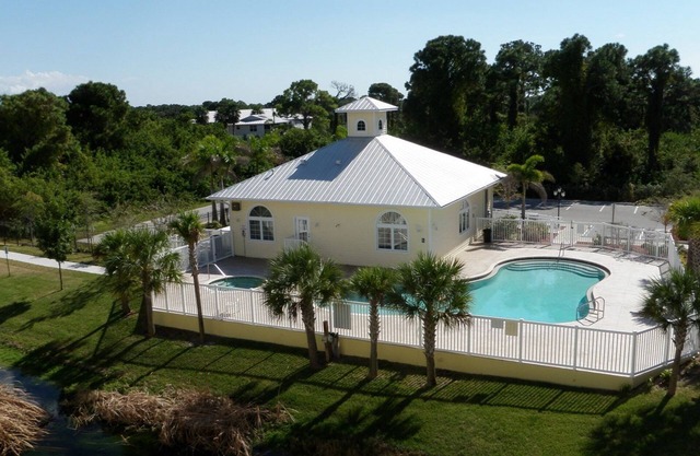 Rotunda West 3 Bedroom Condo with Amenity Access to Pool