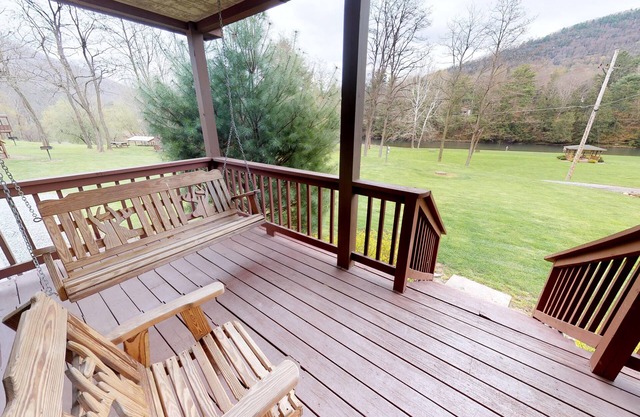 Rough Cut Lodge - Spruce Cabin