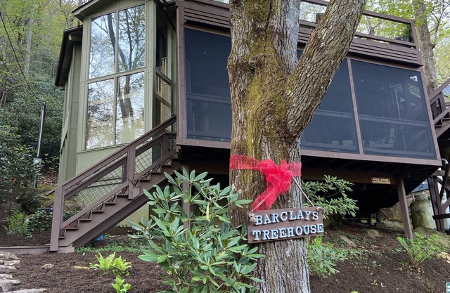 Round “Treehouse”. Perfect Center location