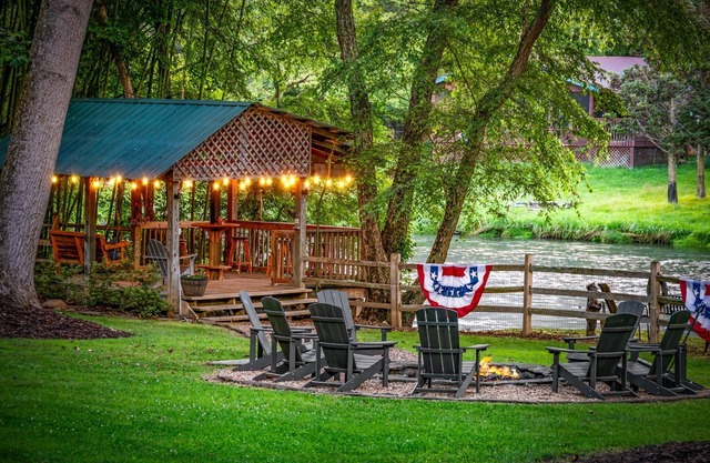 Row Harder- Pet Friendly | Screened Porch | Riverside| Guest House