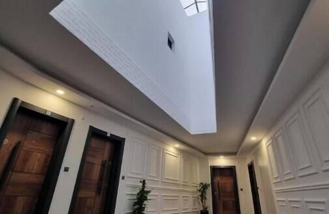 Royal Homes 405