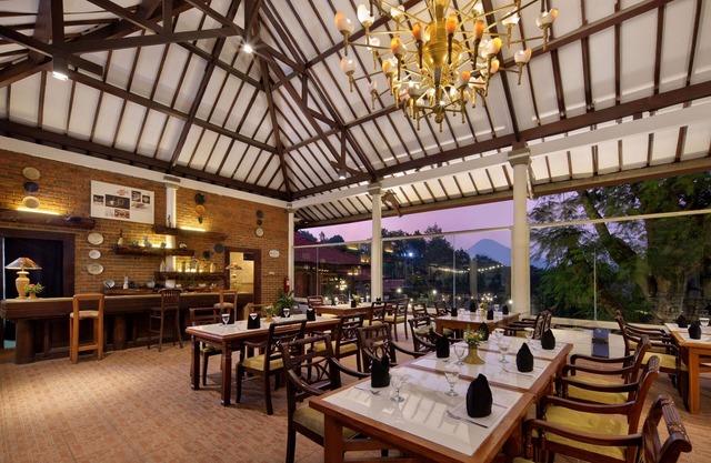 Royal Hotel and Villa Trawas