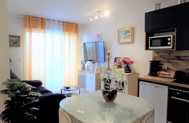 Royan - FLAT in the HEART of the CITY CENTRE - BEACH at ONLY 200m