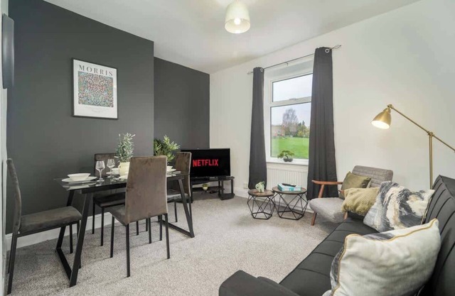 Ruby House - 2 Bedroom Huddersfield Yorkshire Flat