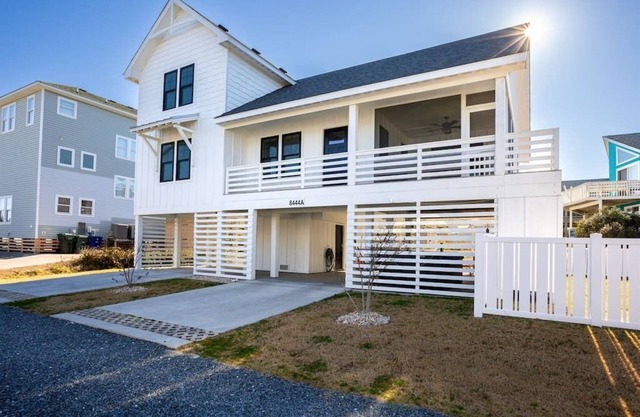 Rum-DCA 600 ft to Beach, with Hot Tub and Backyard