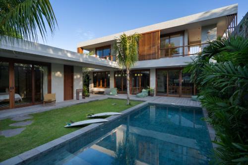 Rumah Pulau New Stunning 3BR Private Villa with Pool in Uluwatu