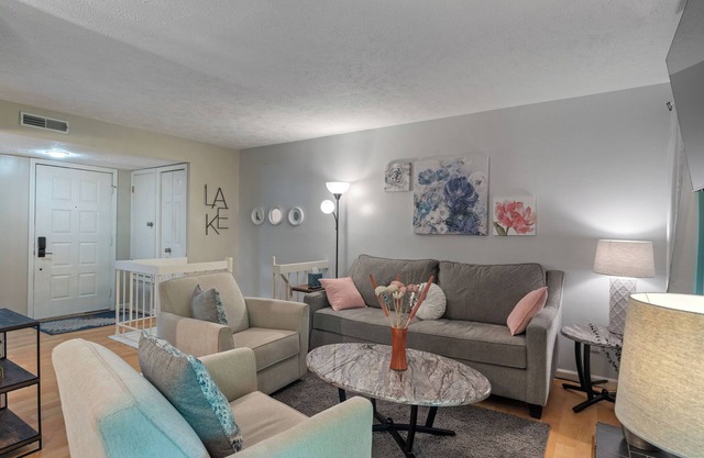 Run Free Lake Escape-Cozy, Homey, Newly Renovated!