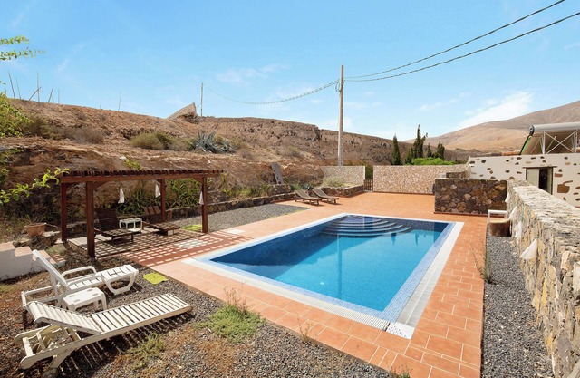 Rural “Casa del Valle” Close to Natural Park with Pool, Terrace, Garden & Wi-Fi