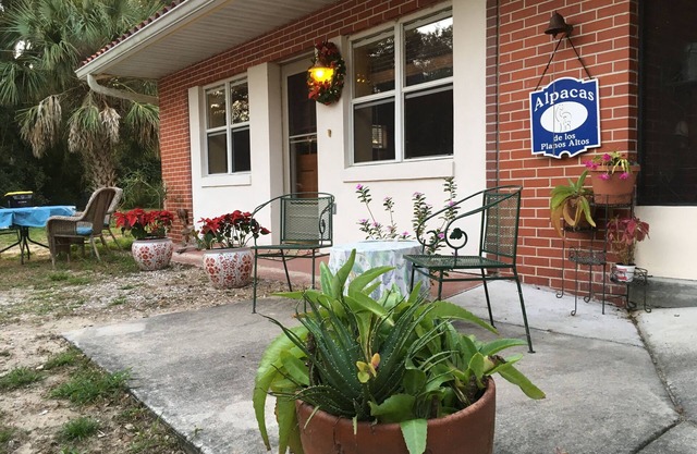 Rural Cottage at Starr Lake - Sleeps 4