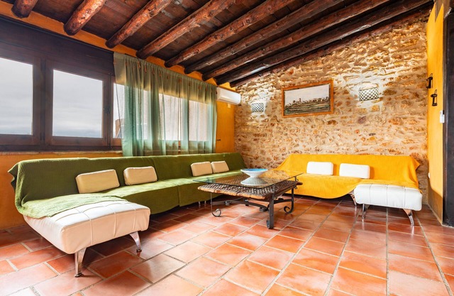 Rural Holiday Home 'El Trull' with Mountain View, Wi-Fi and Air Conditioning