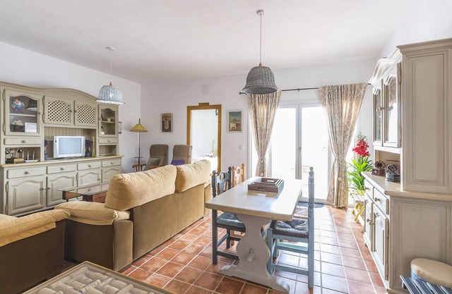 Rural House Castillo de Segura for 12 people