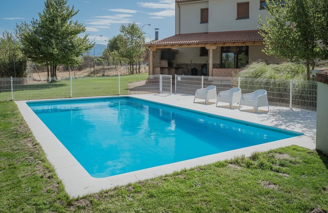 Rural House 'Rural Torrecaballeros' with Mountain View, Private Pool and Wi-Fi