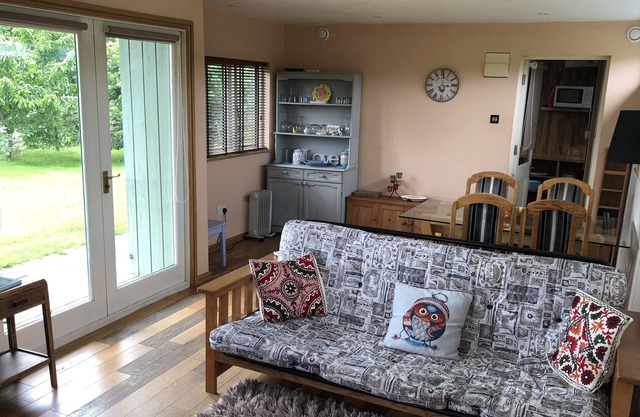 Rural self-catering lodge.South-facing sun deck, garden, views over open fields.