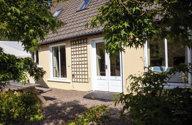 Rusheens Cottage. Charming comfortable cottage with sauna in peaceful valley.