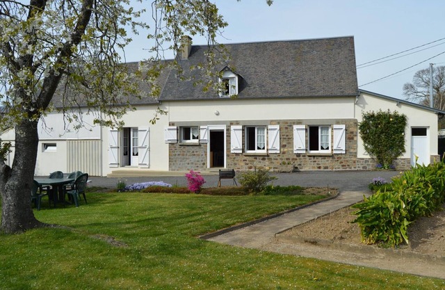Rustic house with fireplace, garden and pets allowed