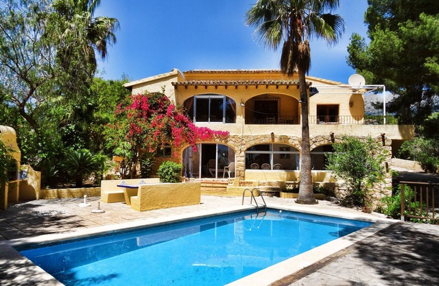 Rustic and cheerful villa in Altea, Costa Blanca, Spain with private pool for 10 persons