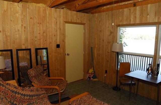 Rustic Beach Cabin on Rainy Lake, Fort Frances Ontario