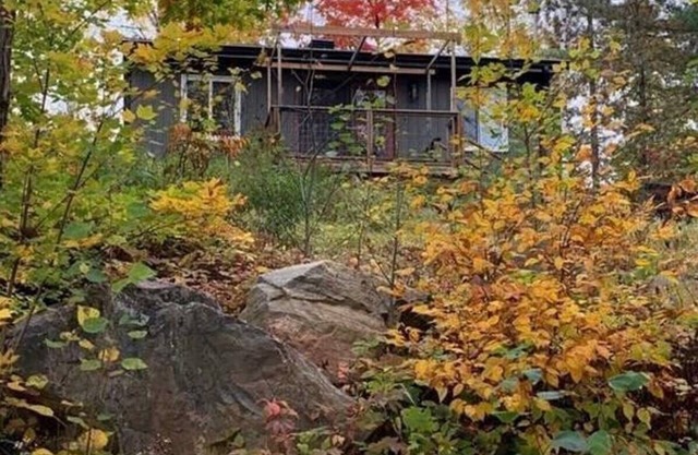 Rustic Bunky on Picturesque Lake