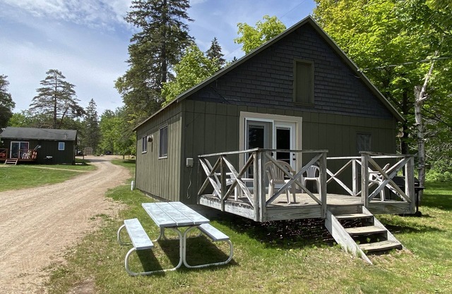 Rustic cabin on the St. Mary's River
